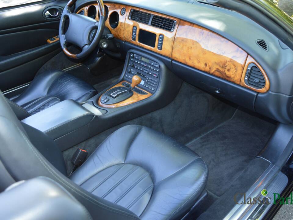 Afbeelding 34/50 van Jaguar XKR (2000)
