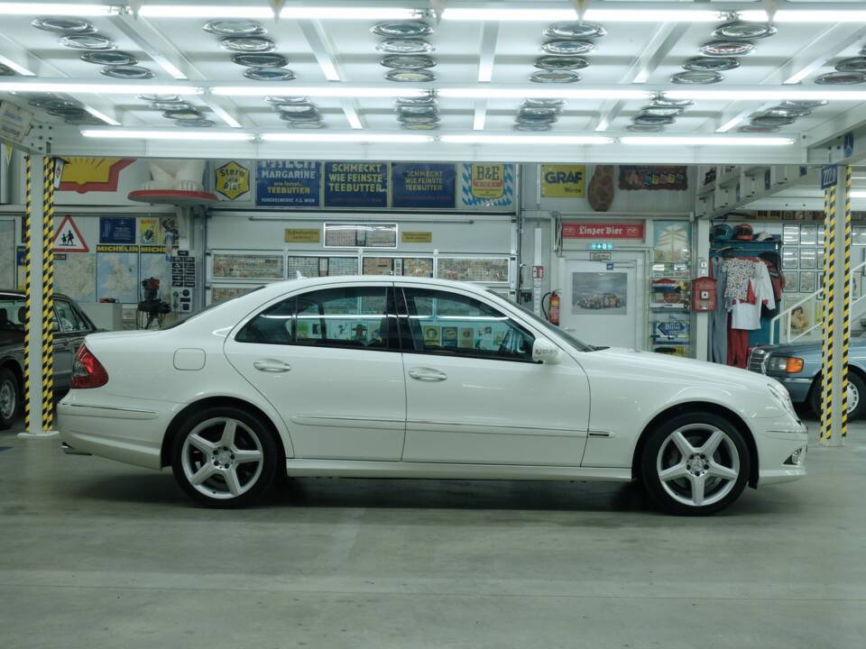 Bild 50/50 von Mercedes-Benz E 500 (2007)
