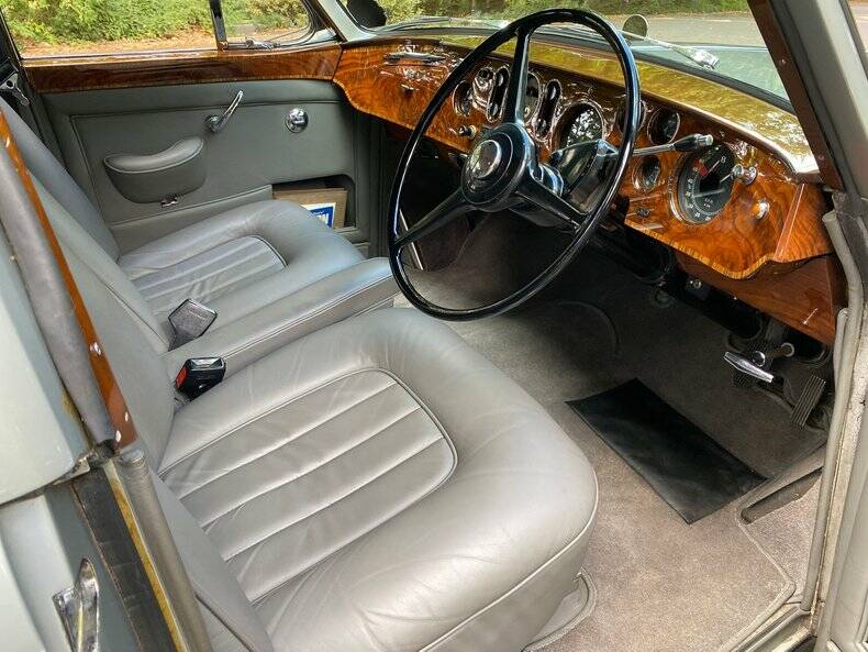 Image 15/50 de Bentley S 3 Continental Flying Spur (1963)