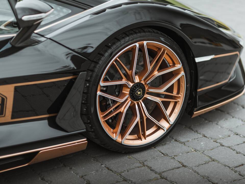 Image 17/68 of Lamborghini Sián FKP 37 (2021)
