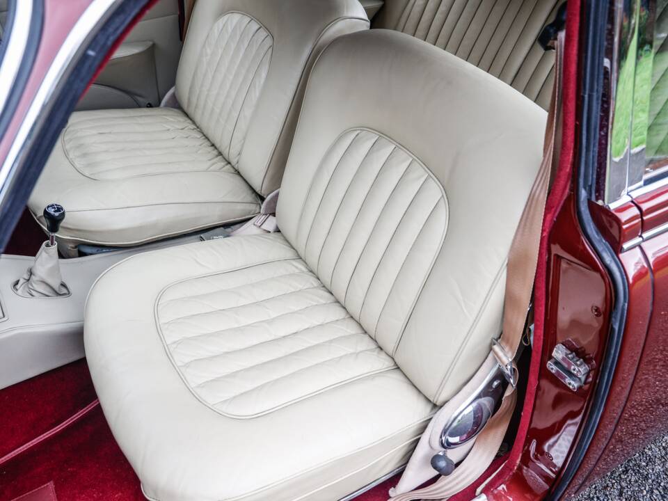 Image 25/42 of Jaguar Mk II 3.8 (1962)