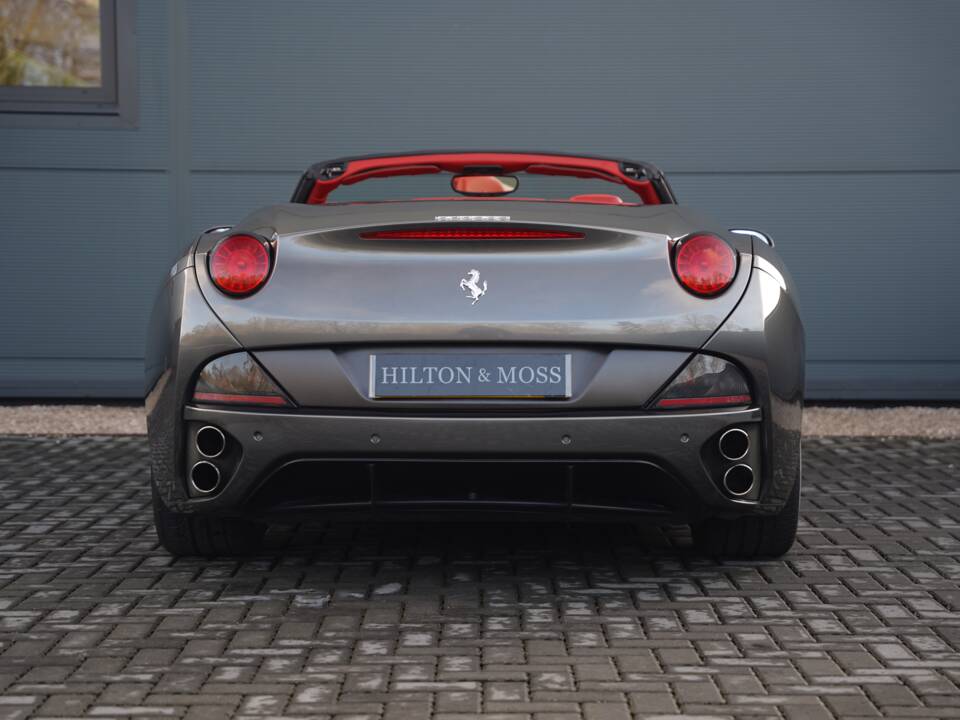 Image 8/50 of Ferrari California (2009)