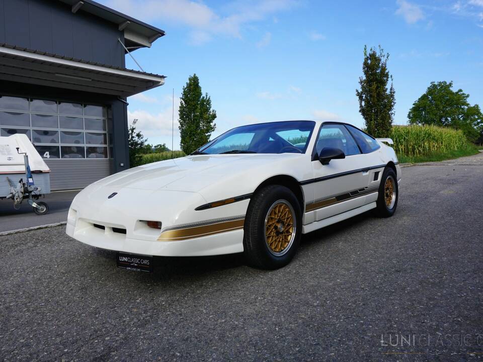 Afbeelding 2/70 van Pontiac Fiero GT (1988)