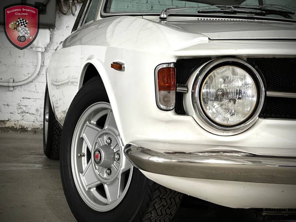 Immagine 18/53 di Alfa Romeo Giulia GT 1300 Junior (1970)