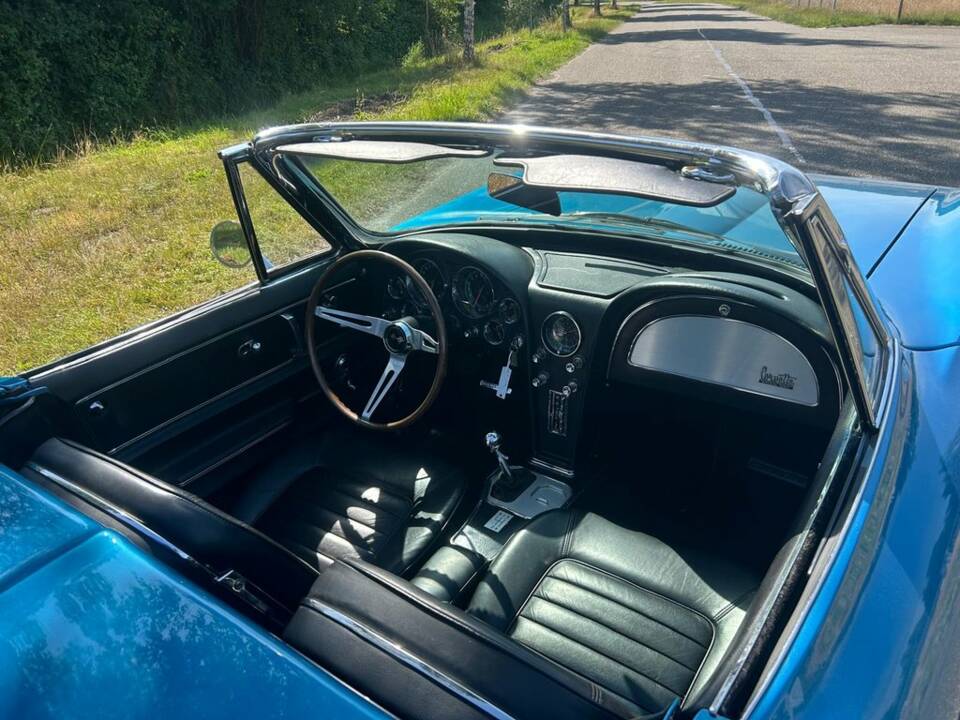 Image 2/8 of Chevrolet Corvette Sting Ray Convertible (1966)