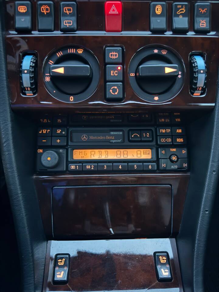 Image 17/24 of Mercedes-Benz E 320 T (1996)