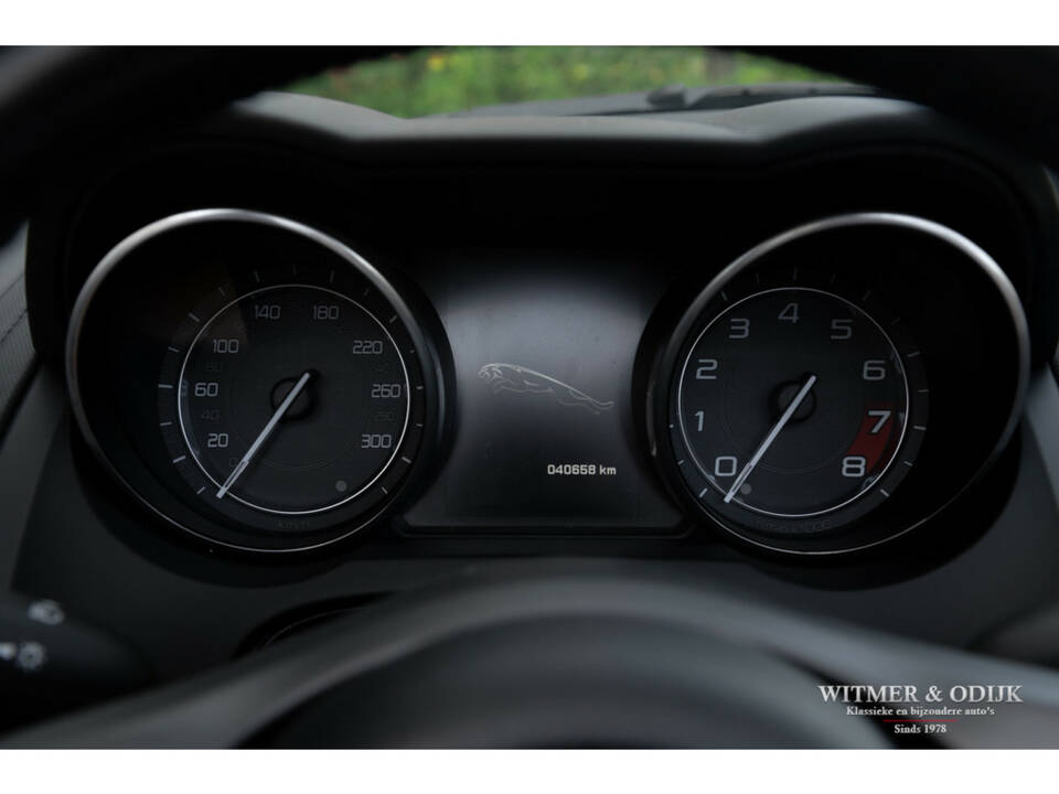 Image 8/38 of Jaguar F-Type S (2014)