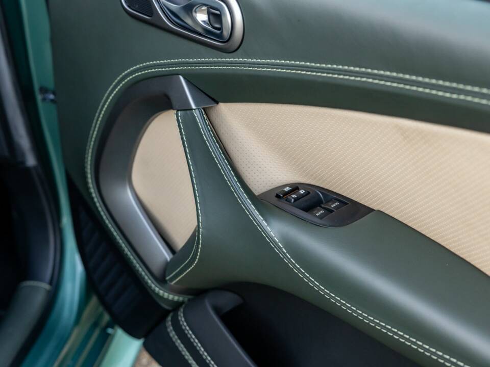 Image 34/50 of Aston Martin Cygnet (2013)