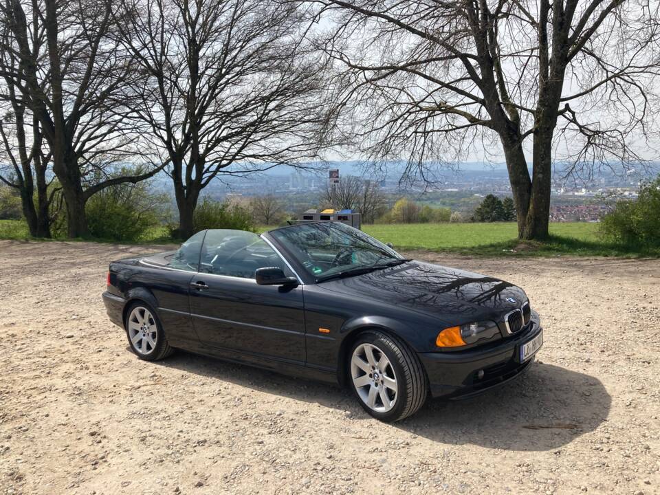 Imagen 5/7 de BMW 323Ci (2000)