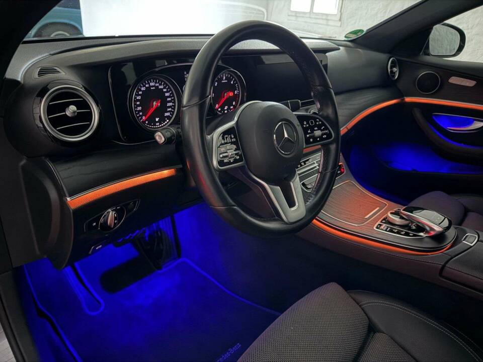 Image 26/32 of Mercedes-Benz E 200 d (2020)