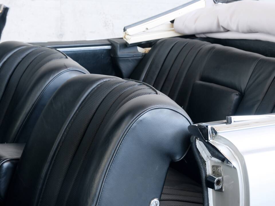 Image 24/49 of Mercedes-Benz 220 SE b (1962)