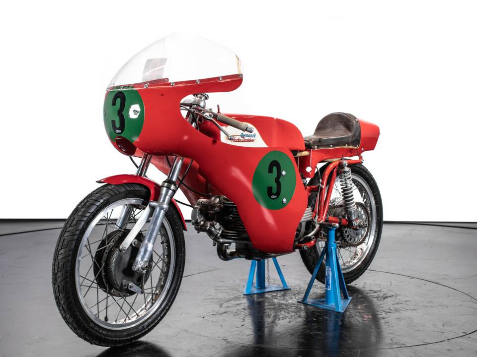 Image 5/32 of Aermacchi Harley-Davidson DUMMY (1963)