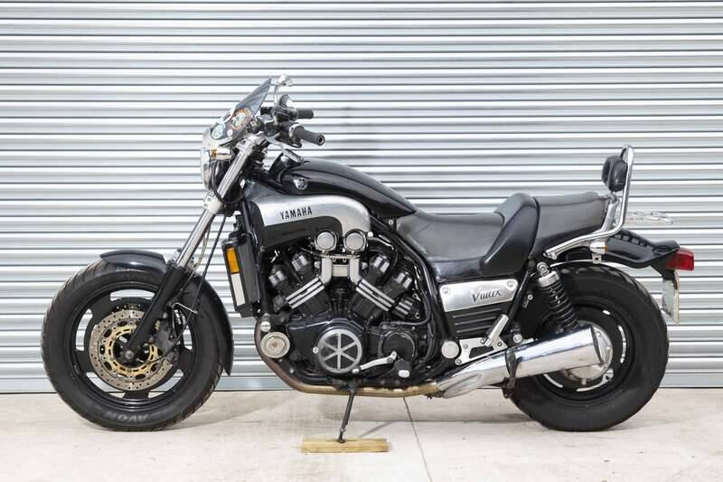 Image 2/37 of Yamaha V-Max 1200 (2000)