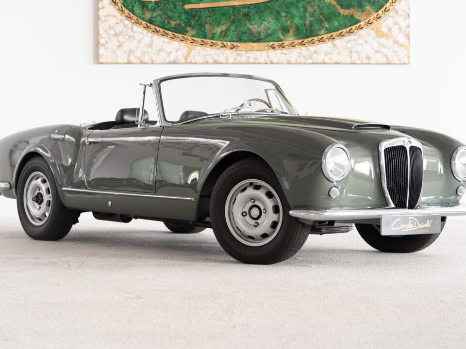 Image 15/38 de Lancia Aurelia B24 Convertible (1957)