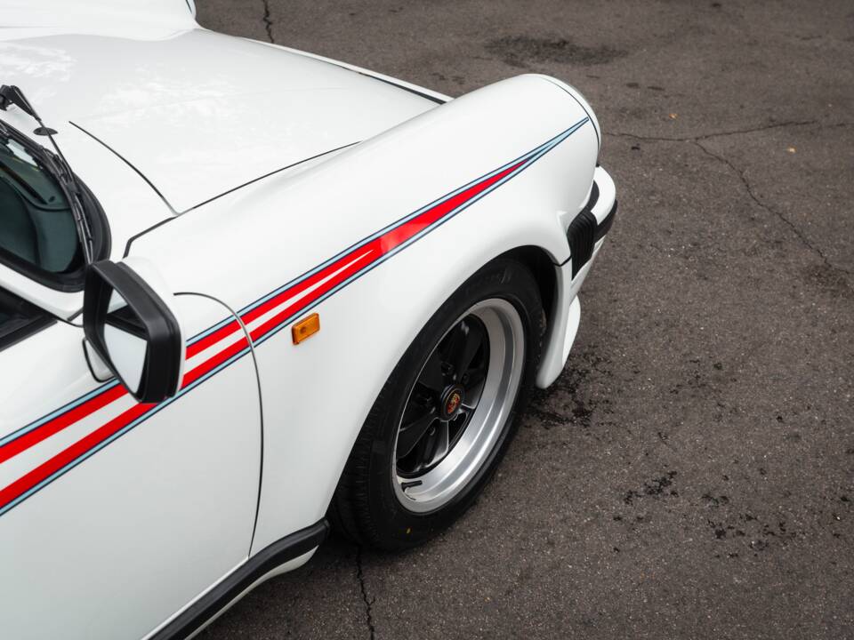Image 40/50 of Porsche 911 Turbo LE (1989)