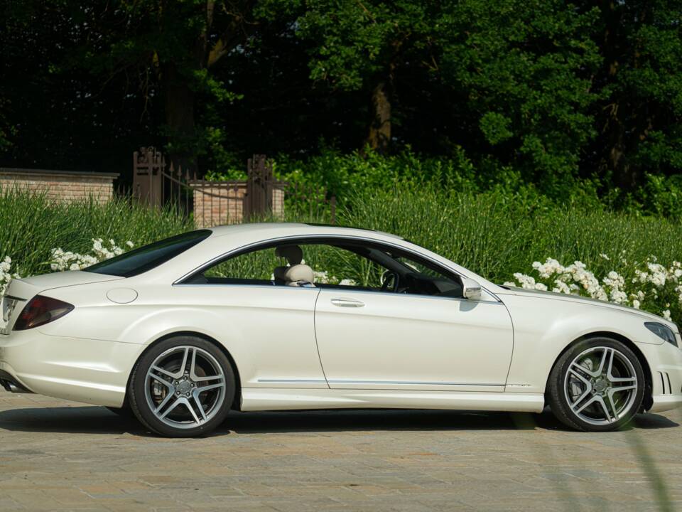 Imagen 4/50 de Mercedes-Benz CL 63 AMG (2009)