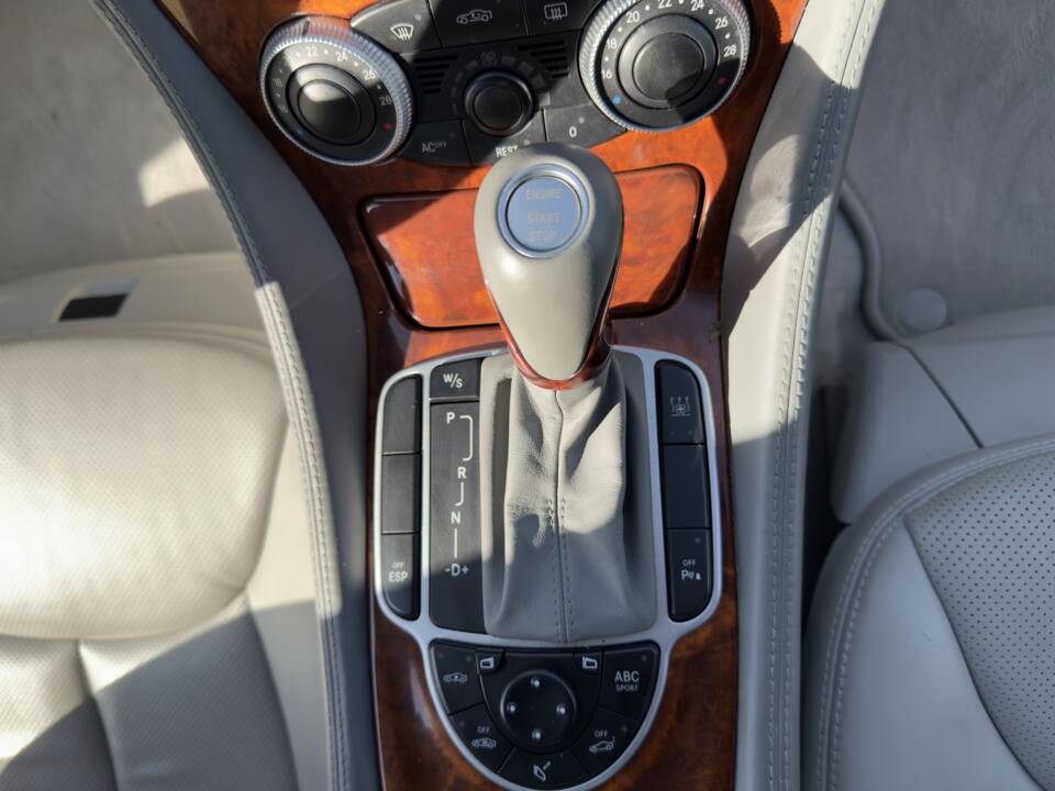 Image 50/89 of Mercedes-Benz SL 500 (2002)