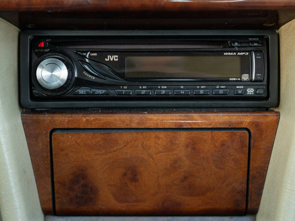 Bild 28/50 von Mercedes-Benz 200 CE (1992)