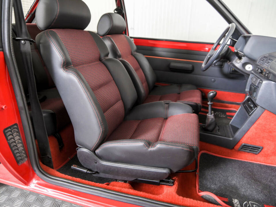 Image 16/50 of Peugeot 205 GTi 1.6 (1986)