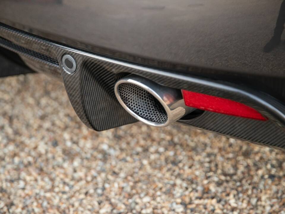 Image 29/50 of Aston Martin DBS (2011)