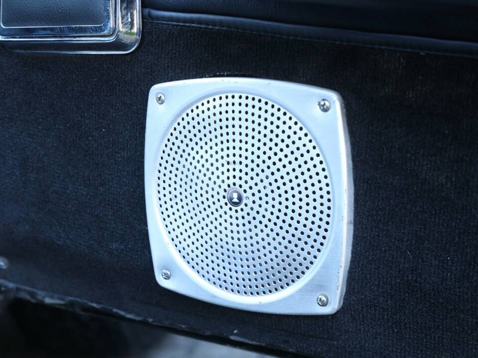 Image 27/50 of Aston Martin DBS V8 (1972)