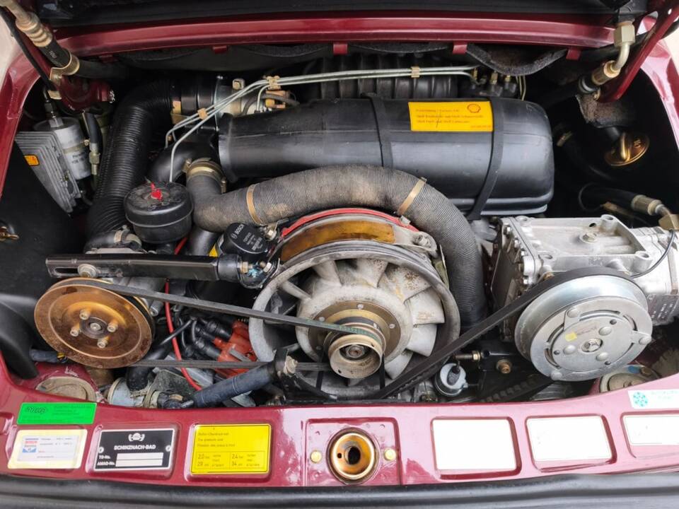 Image 18/25 of Porsche 911 SC 3.0 (1983)