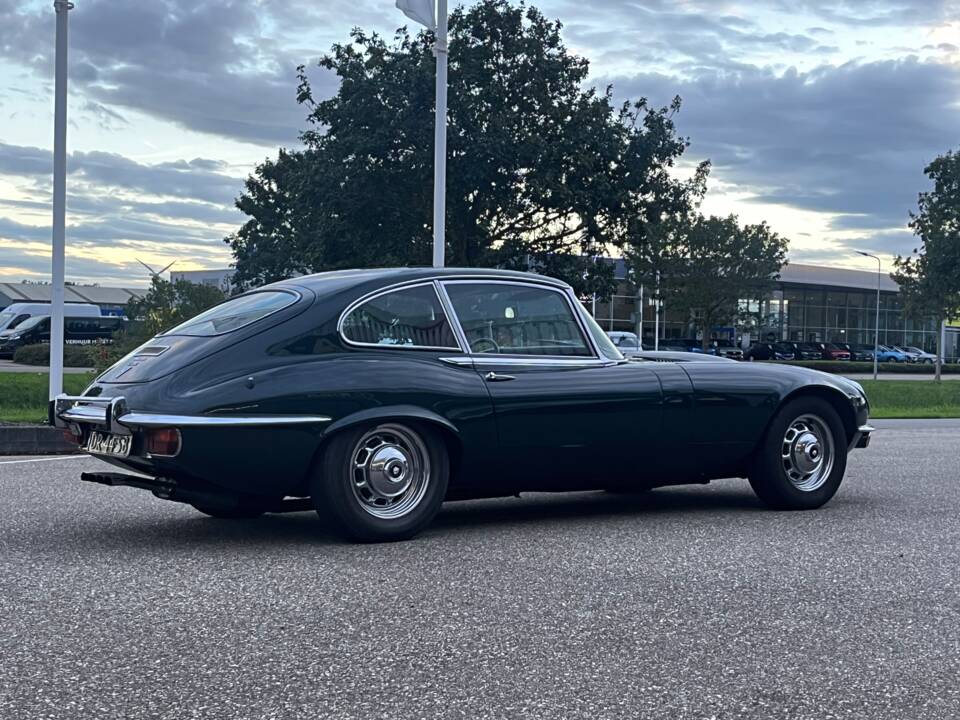 Image 10/46 de Jaguar Type E V12 (2+2) (1972)