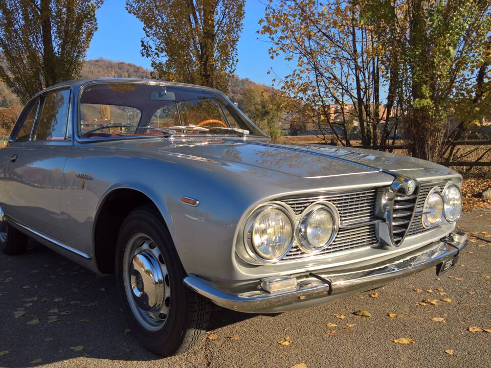 Image 5/41 de Alfa Romeo 2000 Sprint (1961)