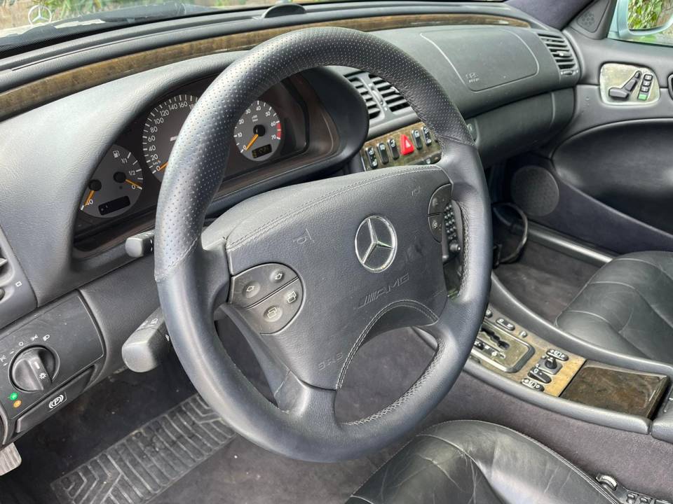 Image 5/27 de Mercedes-Benz CLK 55 AMG (2001)
