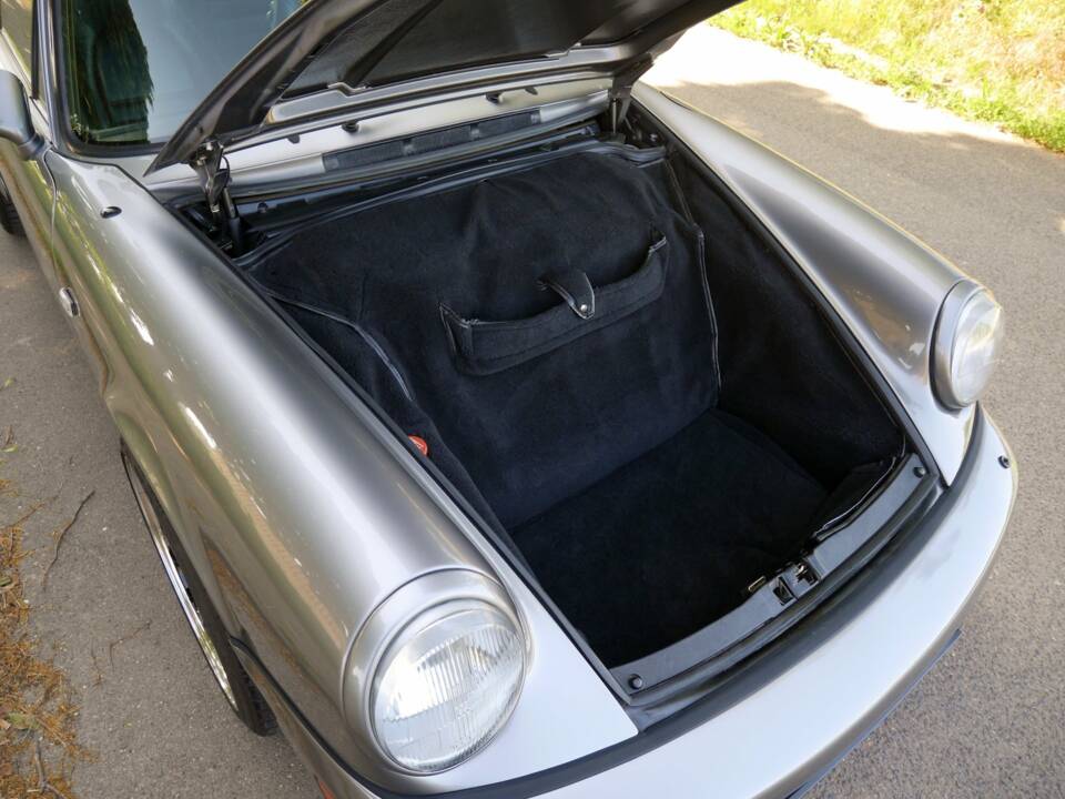 Immagine 25/31 di Porsche 911 Carrera 4 (1989)
