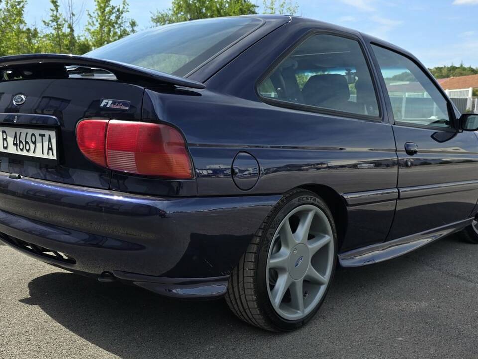 Bild 4/8 von Ford Escort 2.0 16V "F1 Edition" (1996)