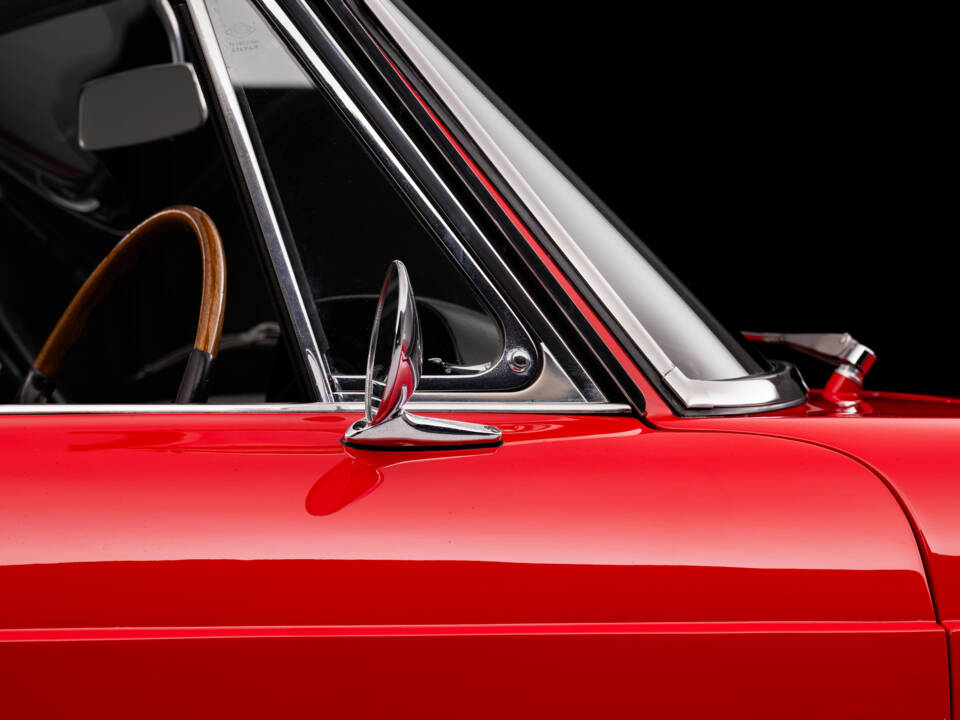 Image 11/28 of Ferrari 275 GTS (1965)