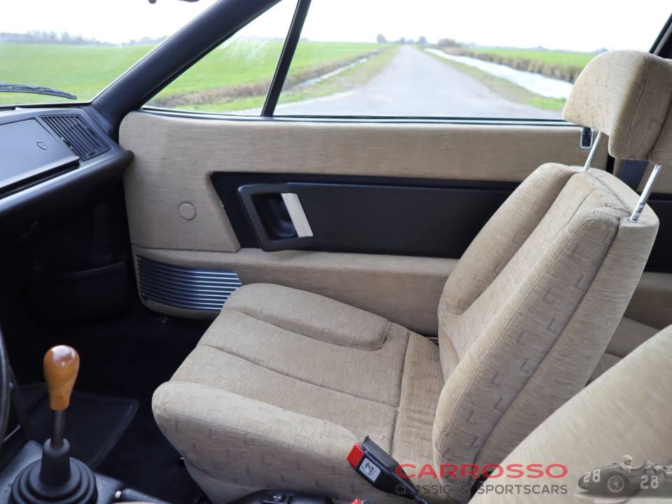 Image 23/50 of Lancia Gamma Coupe 2000 (1981)