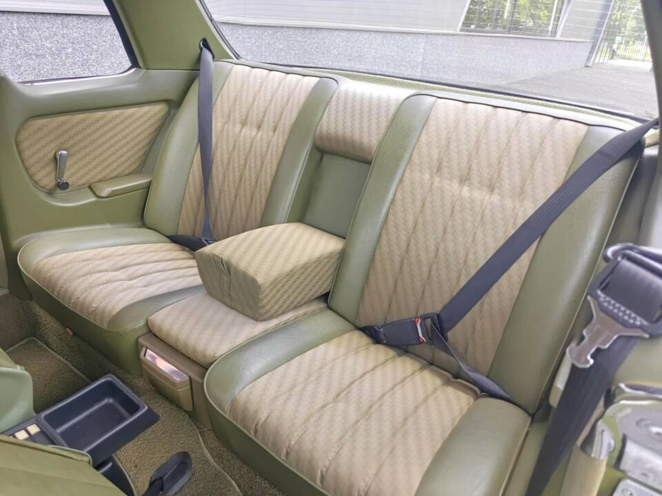 Immagine 32/50 di Mercedes-Benz 230 CE (1982)