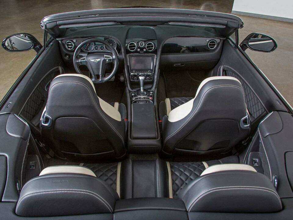 Image 14/20 de Bentley Continental GT V8 (2017)