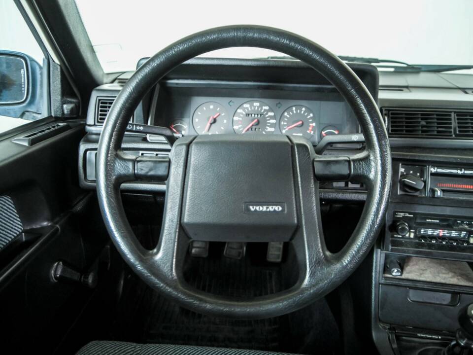 Image 8/50 of Volvo 740 GL (1987)