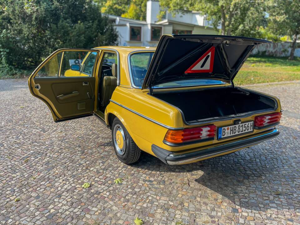 Image 71/139 of Mercedes-Benz 240 D (1978)