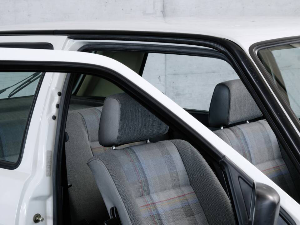 Image 25/41 of Volkswagen Golf Mk II 1.3 (1989)