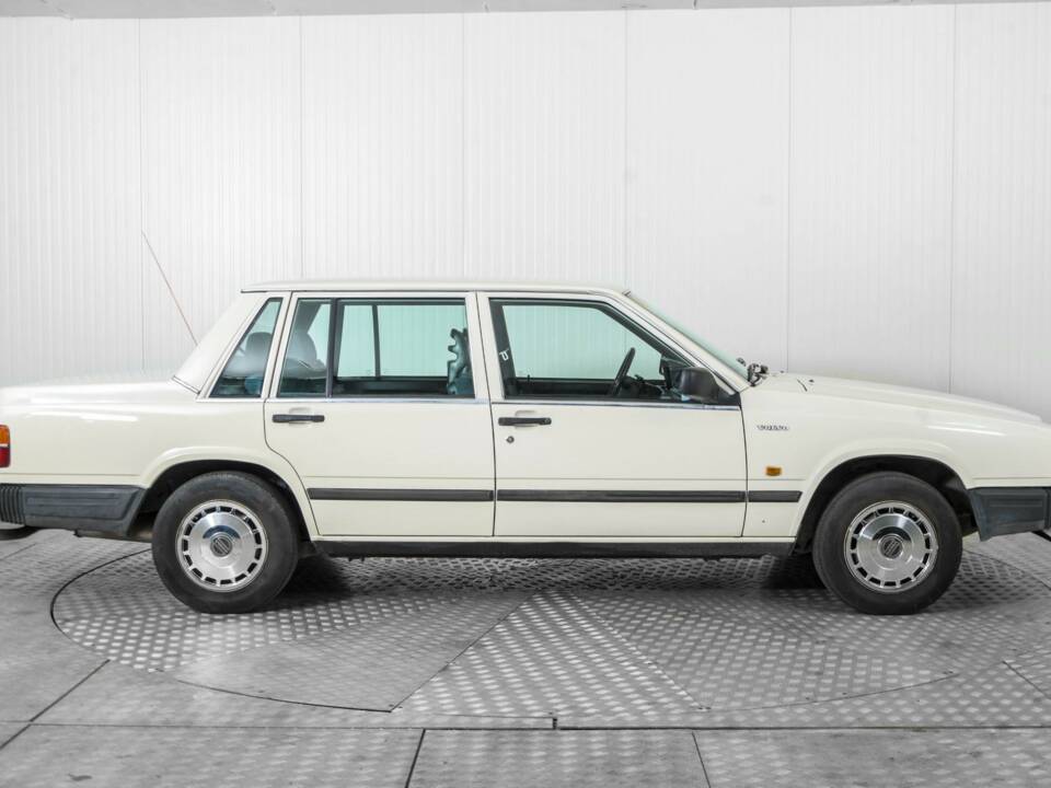 Image 10/50 of Volvo 740 GL (1987)