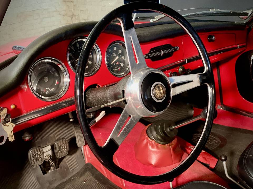 Immagine 20/49 di Alfa Romeo Giulia 1600 Spider Veloce (1964)