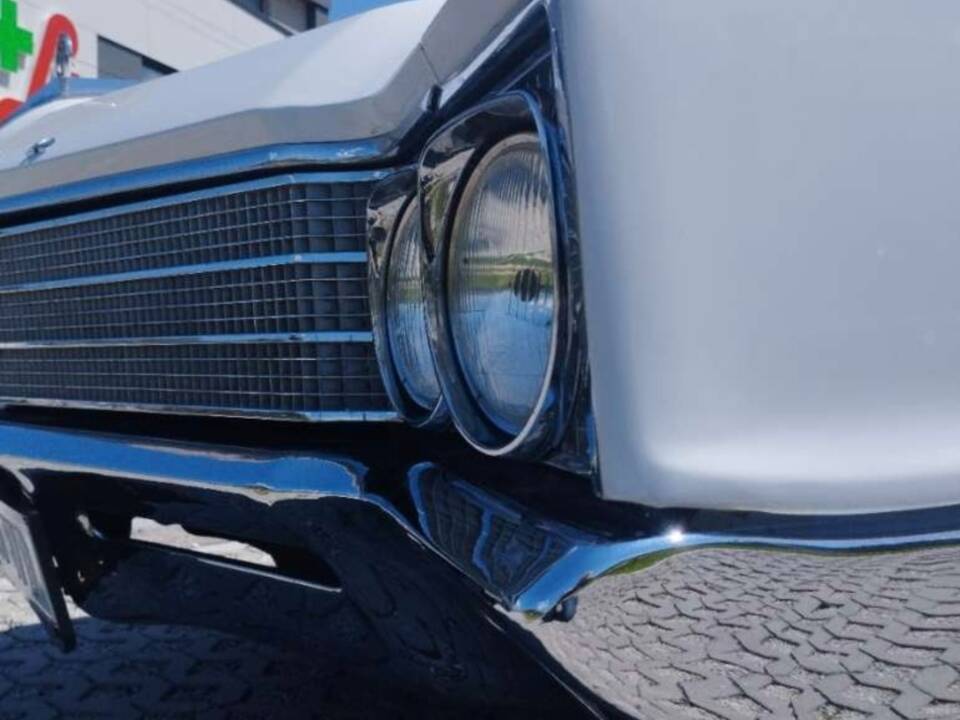 Image 13/23 of Buick Le Sabre Coupe (1966)