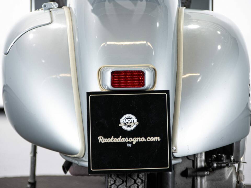 Image 26/45 of Piaggio Vespa 150 (1958)