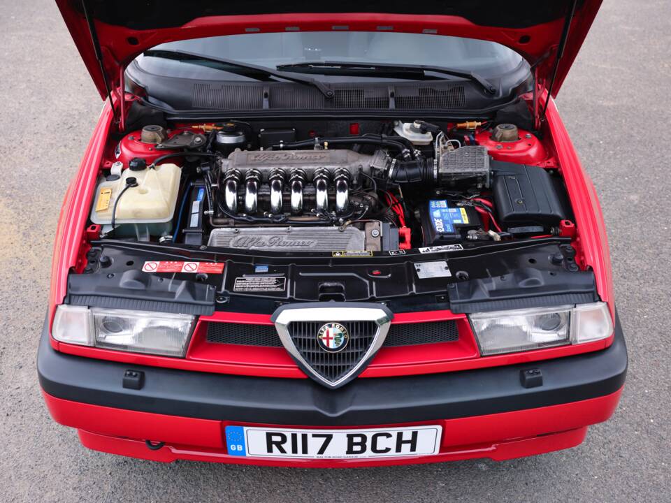 Imagen 50/50 de Alfa Romeo 155 2.5 TD (1998)