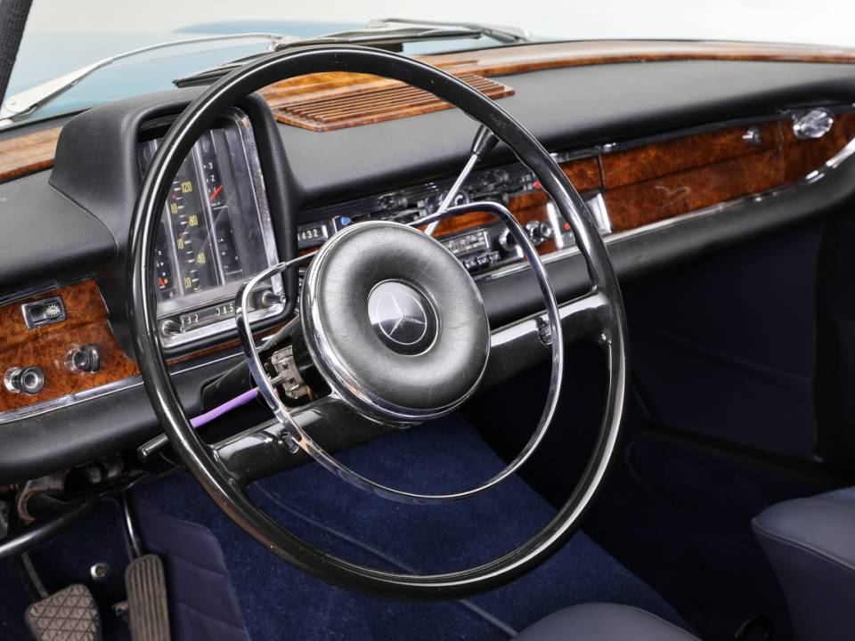 Bild 19/35 von Mercedes-Benz 230 S Universal (1968)