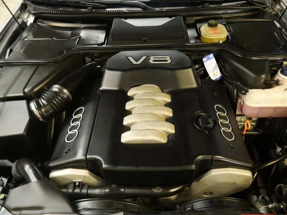 Immagine 50/50 di Audi A8 4.2 quattro (1995)