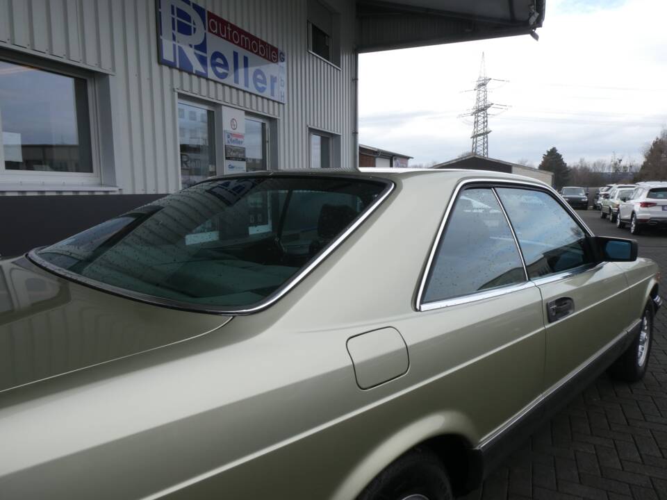 Image 19/23 of Mercedes-Benz 380 SEC (1982)