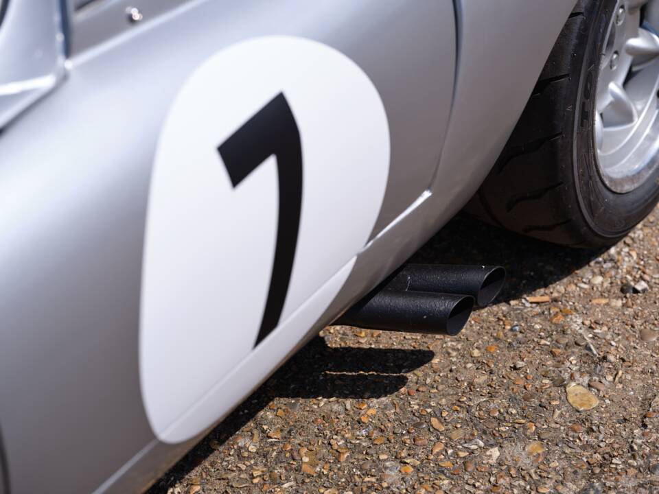 Image 25/50 de Jaguar Type E 3.8 (1970)