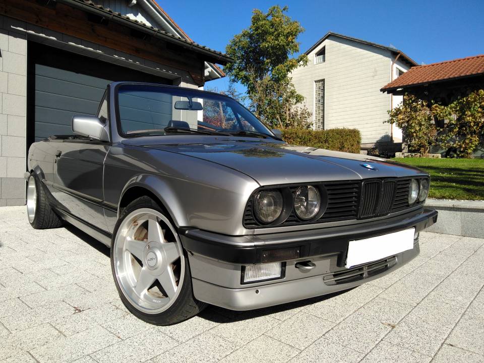 Image 1/21 de BMW 325i (1988)