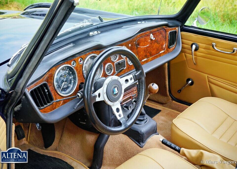 Immagine 21/36 di Triumph TR 4A IRS (1966)