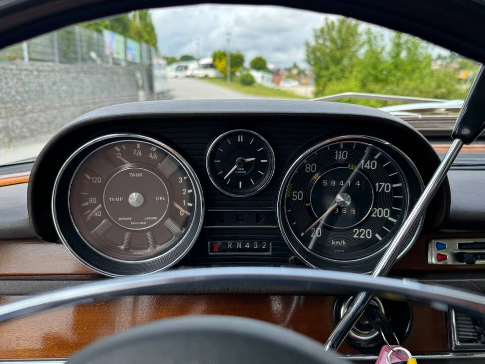 Image 15/47 of Mercedes-Benz 280 SE (1969)